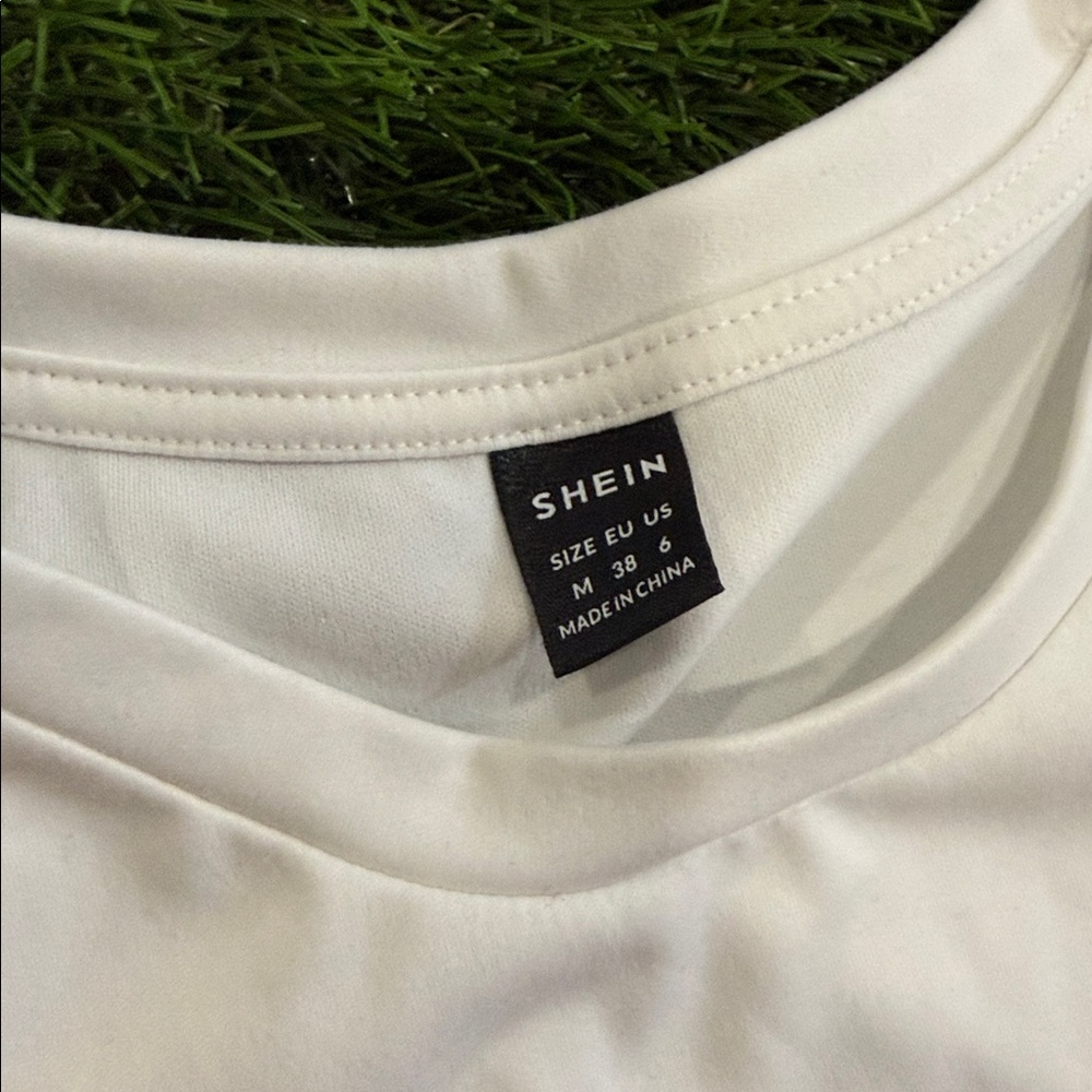 SHEIN Cropped Tshirt - Costa Del Sol - Picture 3 of 3
